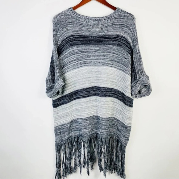 CALIFORNIA MOONRISE Gray Fringe Poncho Sweater Size Large - Picture 6 of 9